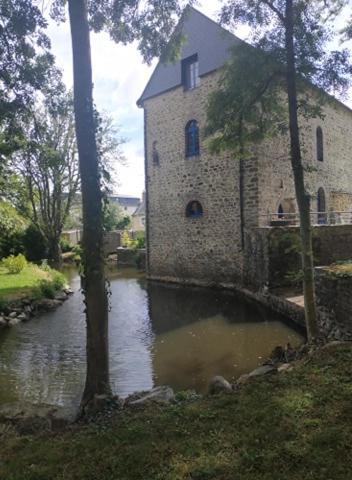 Le Moulin De Meral Montsûrs Екстериор снимка