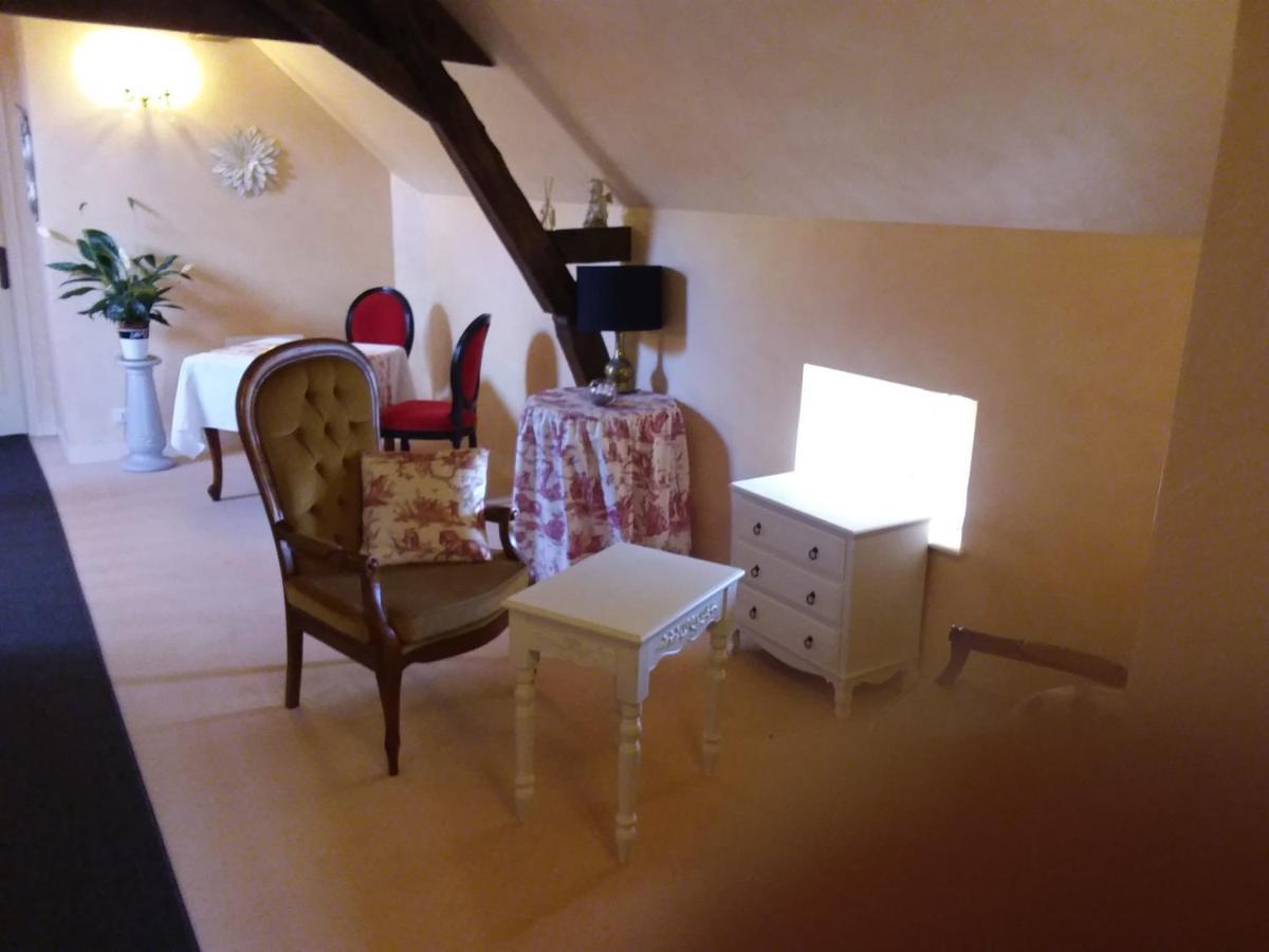 Le Moulin De Meral Montsûrs Екстериор снимка