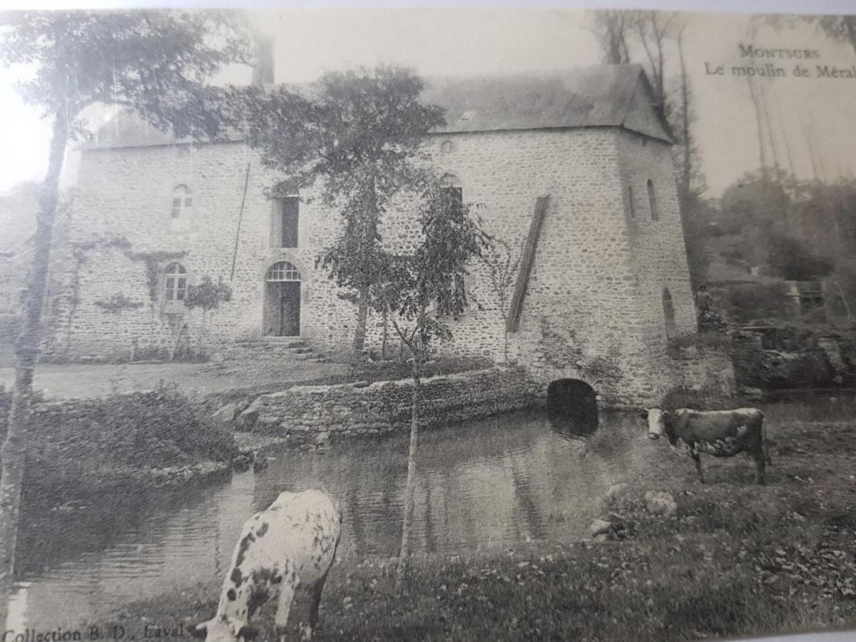 Le Moulin De Meral Montsûrs Екстериор снимка