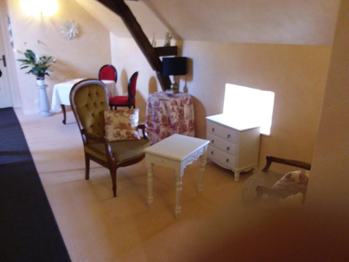 Le Moulin De Meral Montsûrs Екстериор снимка